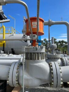 válvula de controle globo para energia instalada em planta de gás natural